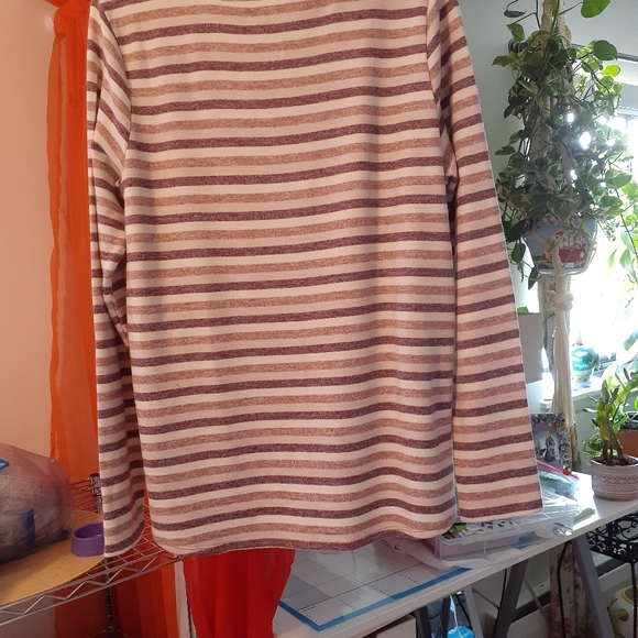 Sweater/Top - Picture 5 of 8